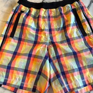 Men’s Lulu Lemon Seawheeze lined shorts RARE!